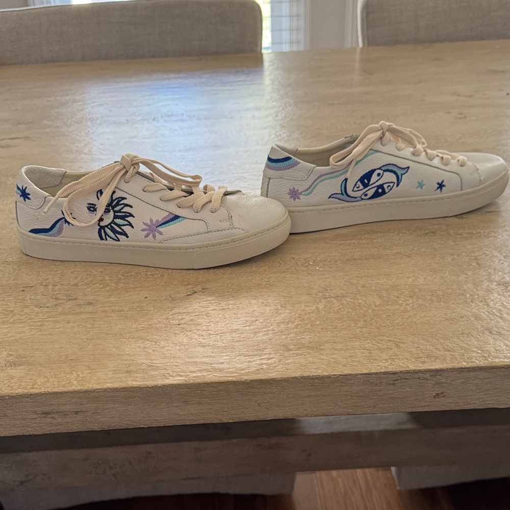 Women’s Soludos leather sneakers
